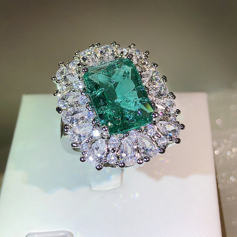 Vintage Emerald Ring Colored Gems for a distinctive style