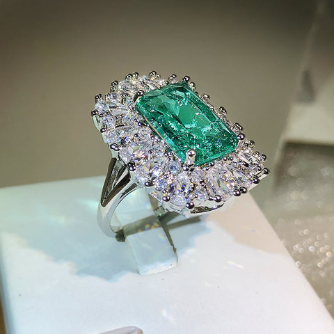 Vintage Emerald Ring Colored Gems for a distinctive style